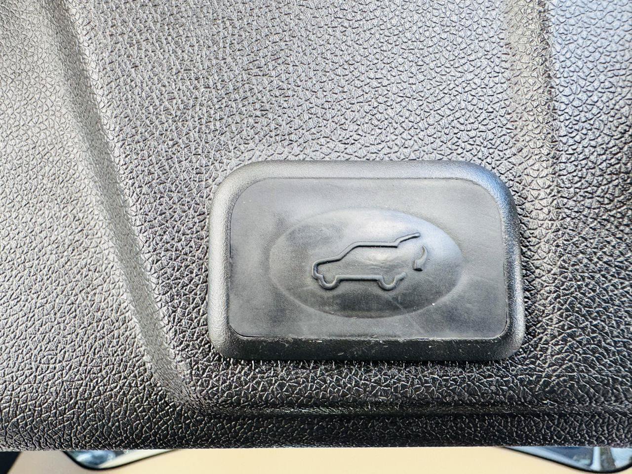Used 2011 Chevrolet Traverse LTZ AWD/4WD image 42
