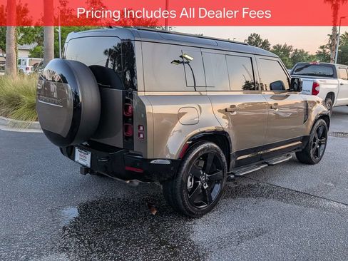 Used 2025 Land Rover Defender 110 X-Dynamic SE AWD/4WD image 4