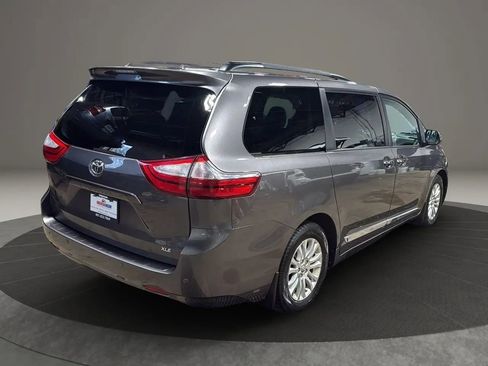 Used 2017 Toyota Sienna XLE w/ XLE Navigation Package image 5