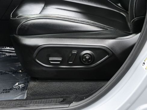 Used 2024 Jeep Grand Cherokee Limited image 11