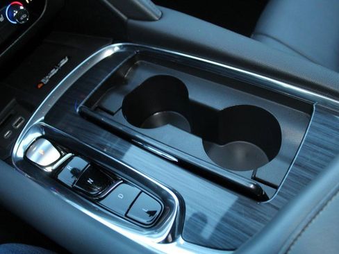 Used 2023 Buick Enclave Essence image 40