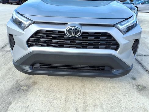 Used 2022 Toyota RAV4 XLE image 9