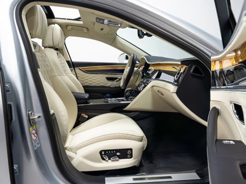 Used 2021 Bentley Flying Spur W12 image 25