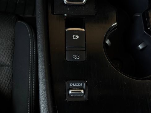 Used 2025 Nissan Rogue SV FWD image 22
