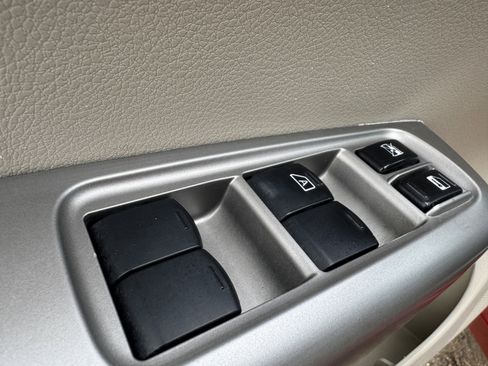 Used 2010 Subaru Impreza 2.5i Premium image 10