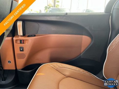 Used 2024 Chrysler Pacifica Pinnacle FWD image 22