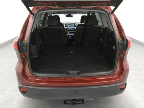 Used 2019 Toyota Highlander SE AWD/4WD image 29