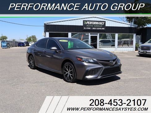 Used 2023 Toyota Camry SE FWD image 1