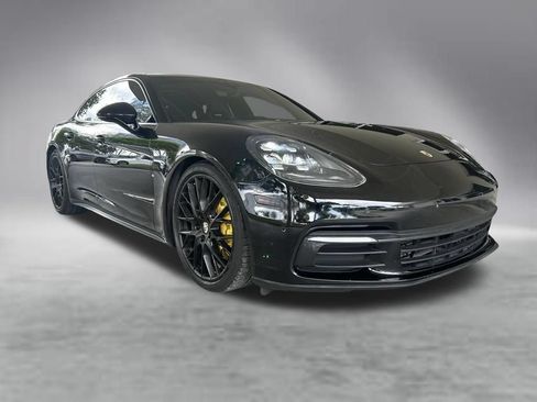 Used 2017 Porsche Panamera RWD image 2
