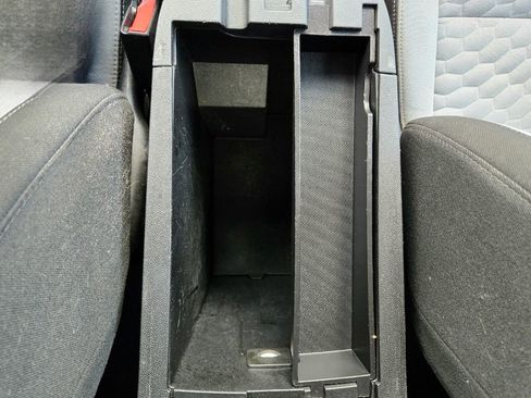 Used 2018 Chevrolet Equinox LT image 40