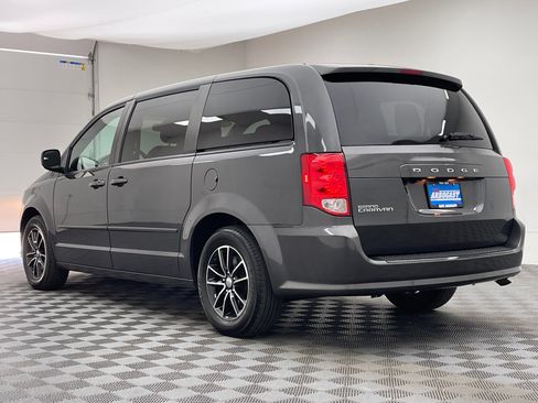 Used 2016 Dodge Grand Caravan SE FWD image 9