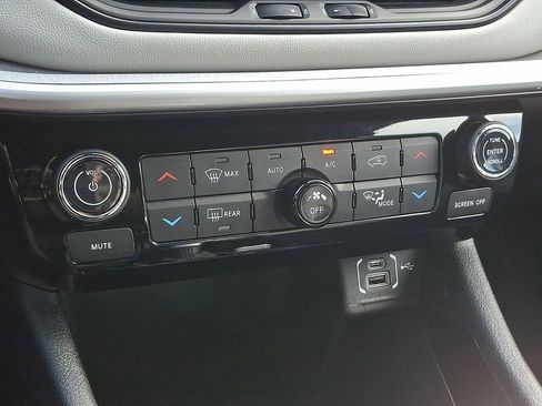 Used 2025 Jeep Compass Limited AWD/4WD image 17