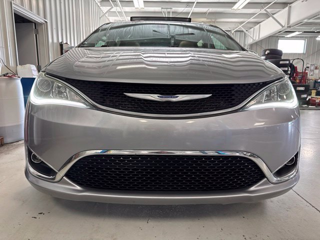 Used 2020 Chrysler Pacifica Limited FWD image 37