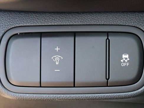 Used 2026 Hyundai Venue SEL FWD image 13