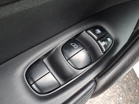 Used 2019 Nissan Rogue Sport S image 21