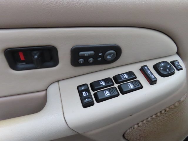 Used 2001 Chevrolet Suburban 2500 LT w/ LT Preferred Equipment Group AWD/4WD image 17
