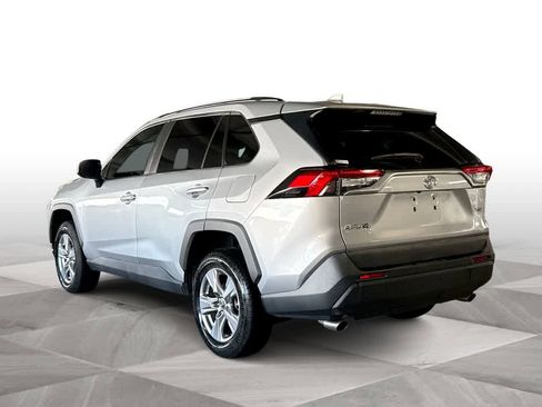 Used 2022 Toyota RAV4 XLE w/ Convenience Package image 6