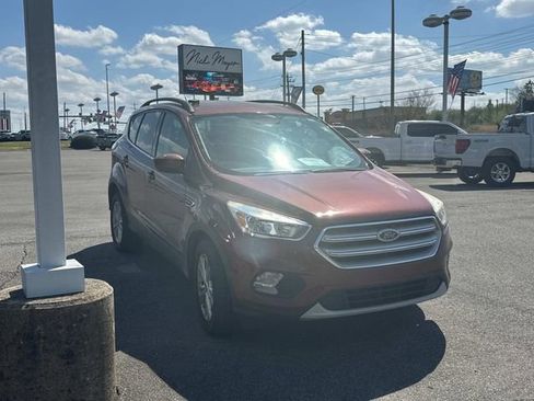 Used 2018 Ford Escape SE image 2