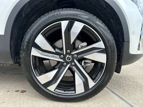 Certified 2024 Volvo XC40 B5 Plus w/ Protection Package Premier AWD/4WD image 11