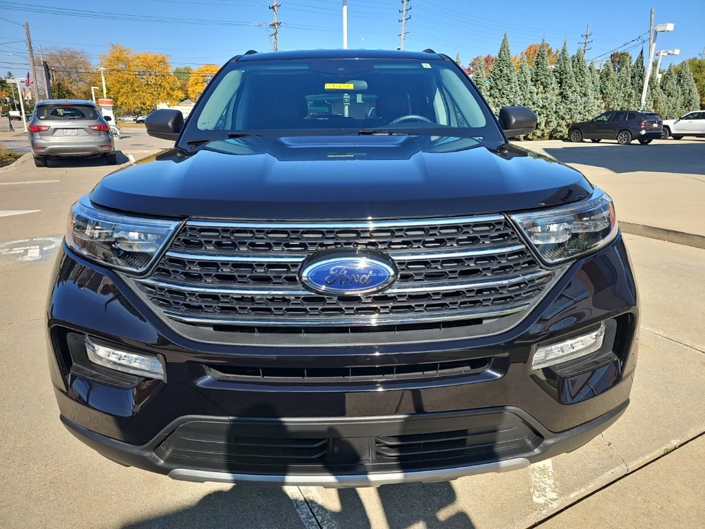 Used 2024 Ford Explorer XLT w/ Equipment Group 202A AWD/4WD image 5