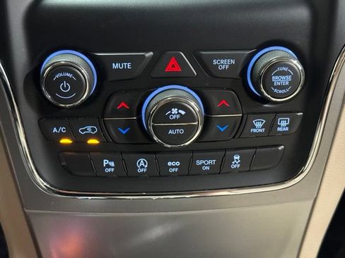 Used 2019 Jeep Grand Cherokee Laredo AWD/4WD image 19