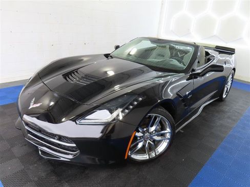 Used 2019 Chevrolet Corvette Stingray Convertible w/ 3LT Preferred Equipment Group RWD image 9
