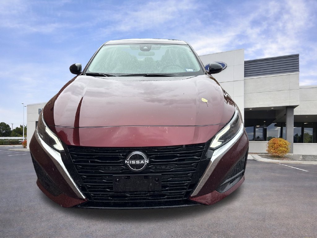 Used 2025 Nissan Altima 2.5 SV FWD image 2