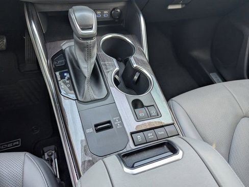 Used 2022 Toyota Highlander Limited image 28