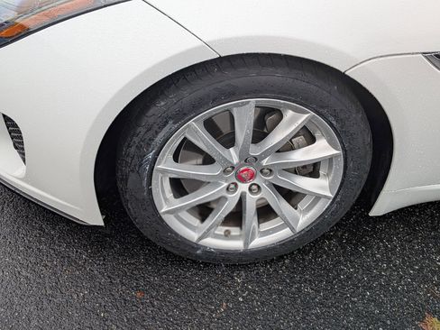 Used 2018 Jaguar F-TYPE Convertible image 12