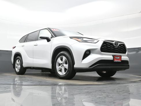 Used 2024 Toyota Highlander LE AWD/4WD image 26