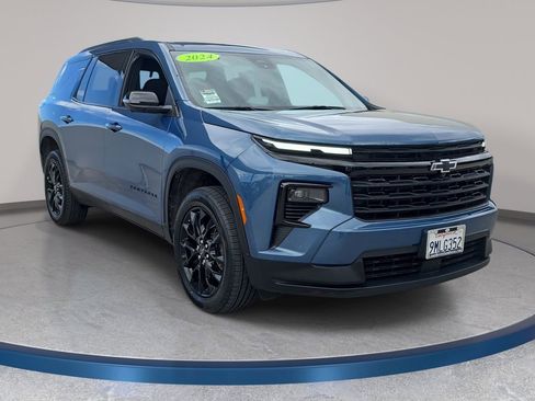 Used 2024 Chevrolet Traverse LT w/ Midnight/Sport Edition FWD image 4