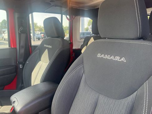 Used 2017 Jeep Wrangler Unlimited Sahara AWD/4WD image 8