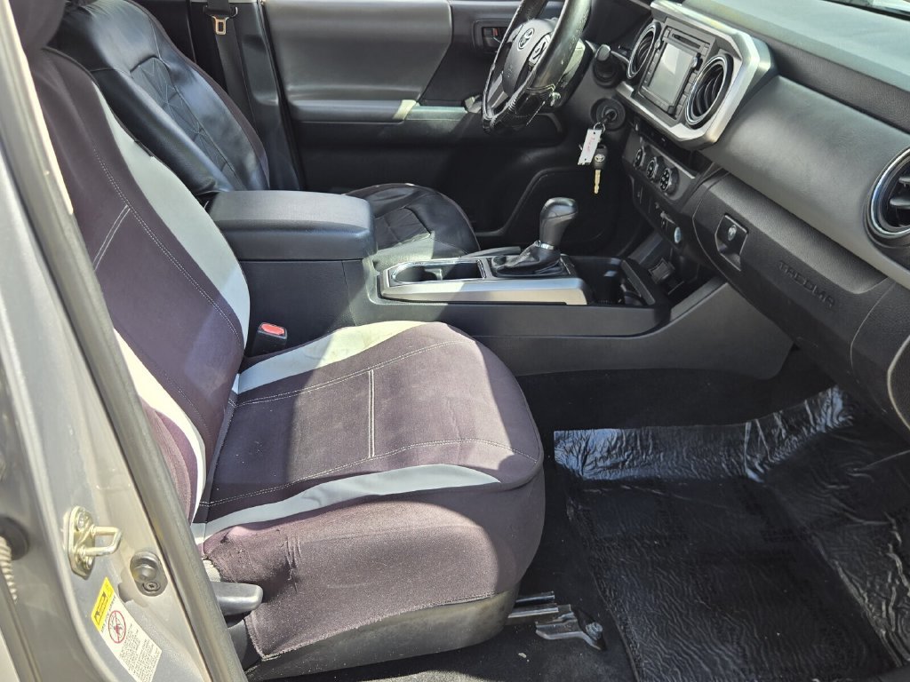 Used 2017 Toyota Tacoma SR5 w/ Tow Package RWD image 17