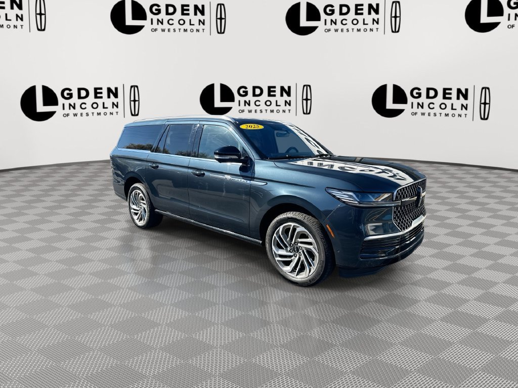 Used 2025 Lincoln Navigator L Reserve AWD/4WD image 2