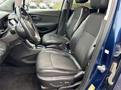 Used 2020 Chevrolet Trax LT w/ Driver Confidence Package image 30