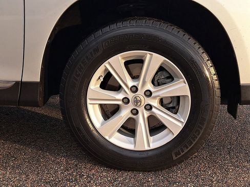 Used 2012 Toyota Highlander FWD image 14