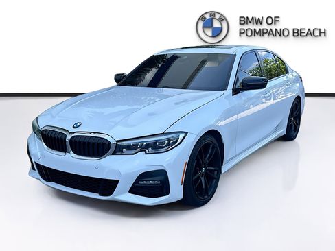 Used 2021 BMW 330i Sedan w/ M Sport Package RWD image 3