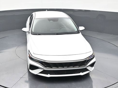 Used 2024 Hyundai Elantra SE FWD image 19