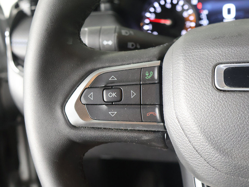 Used 2025 Jeep Compass Latitude w/ Altitude Special Edition AWD/4WD image 37