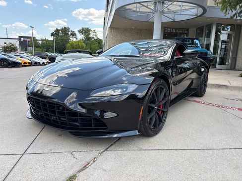 Used 2022 Aston Martin V8 Vantage Roadster RWD image 2