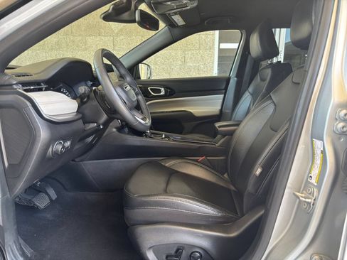Used 2025 Jeep Compass Limited AWD/4WD image 28