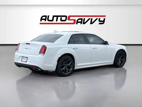 Used 2023 Chrysler 300 S w/ Comfort Group RWD image 7