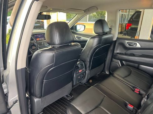Used 2020 Nissan Pathfinder SL w/ Cargo Package AWD/4WD image 8