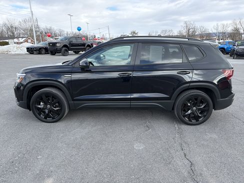 Used 2024 Volkswagen Taos SE image 7