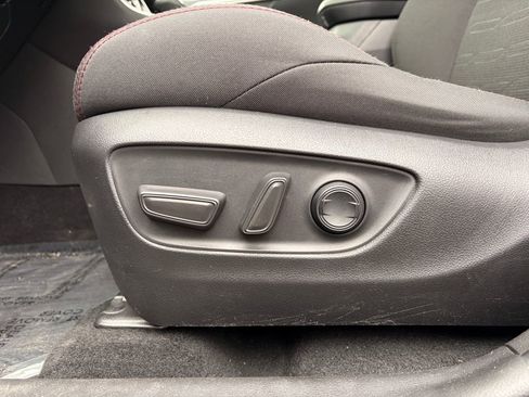 Used 2022 Toyota RAV4 SE w/ Weather & Moonroof Package image 32