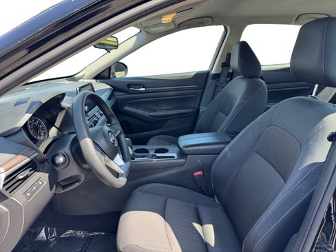 Used 2025 Nissan Altima 2.5 SV FWD image 9