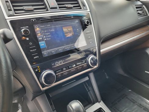 Used 2018 Subaru Outback 2.5i Touring image 11