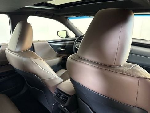 Used 2025 Lexus ES 350 w/ Premium Package image 28