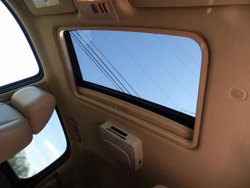 Used 2013 GMC Yukon SLT w/ SLT Chrome Package AWD/4WD image 25