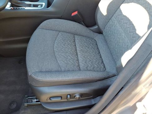 Used 2024 Chevrolet Equinox LT FWD image 23